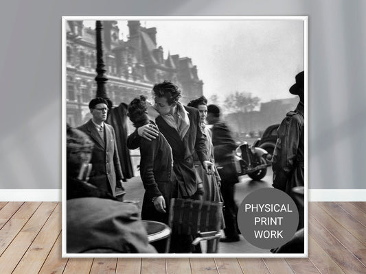 The Kiss At City Hall Poster, Le baiser de L’Hotel De Ville, 1950, by Robert Doisneau